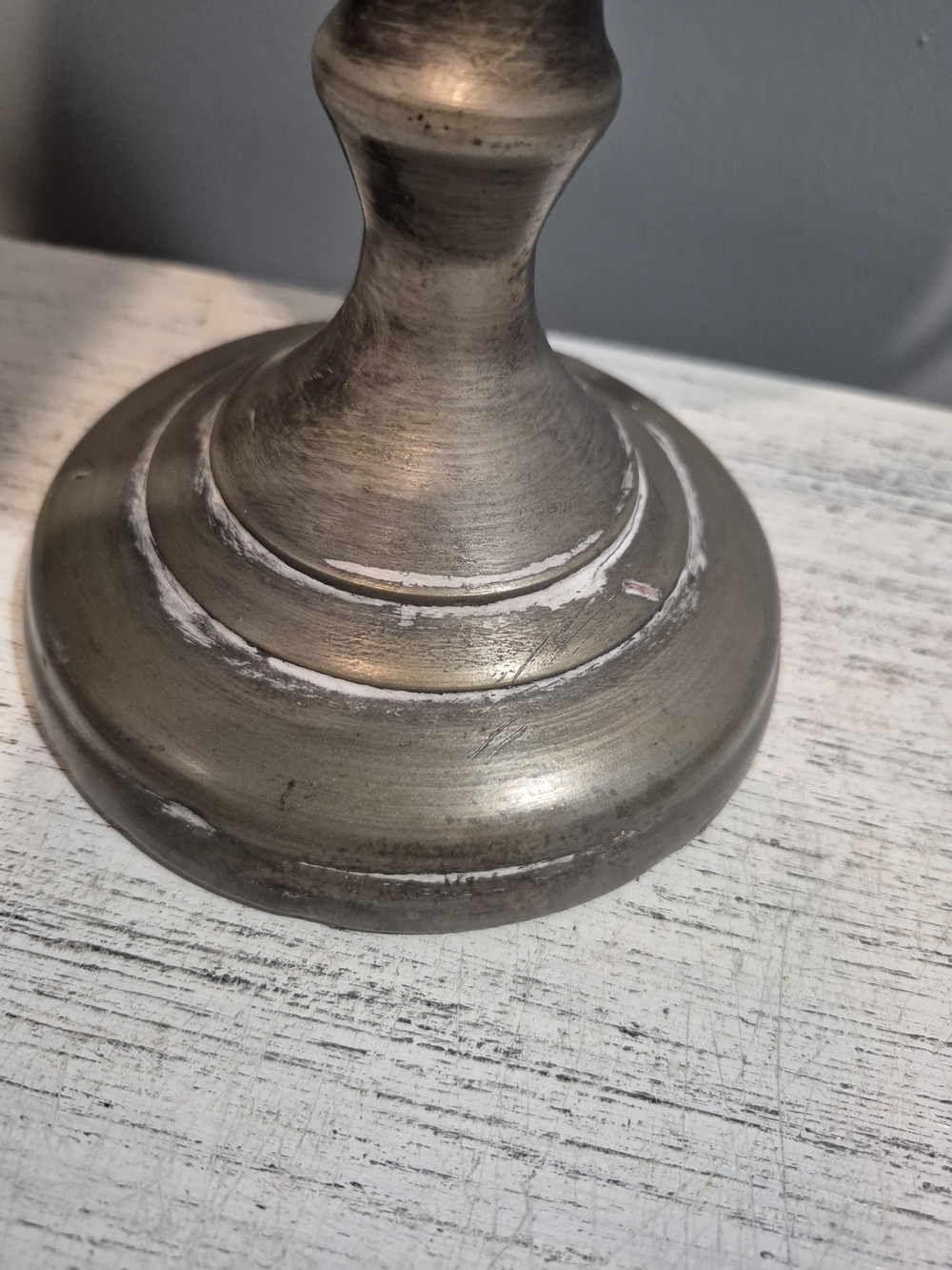 Vintage-Style Round Tiltable Vanity Mirror in Aged Bronze Excellent Condition - Picture 6 of 10